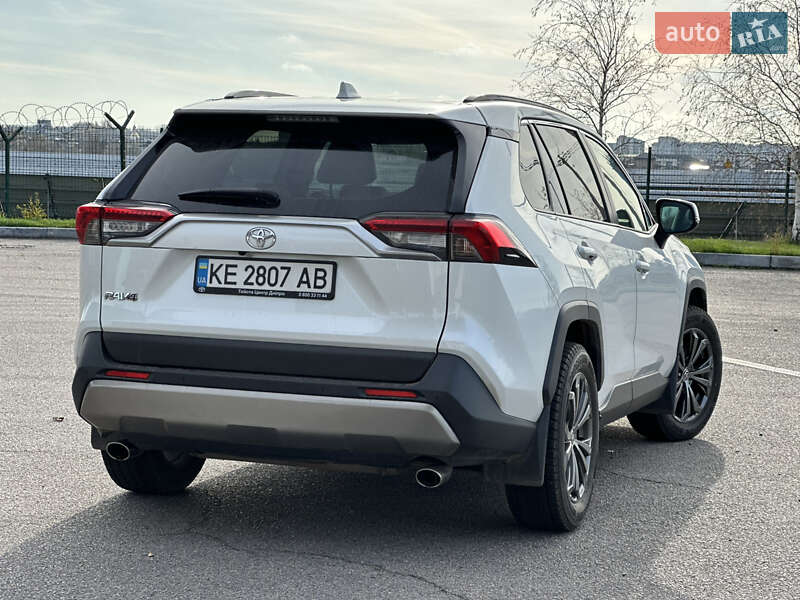 Внедорожник / Кроссовер Toyota RAV4 2023 в Днепре