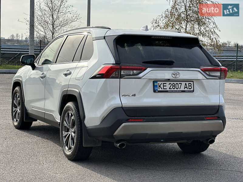 Внедорожник / Кроссовер Toyota RAV4 2023 в Днепре