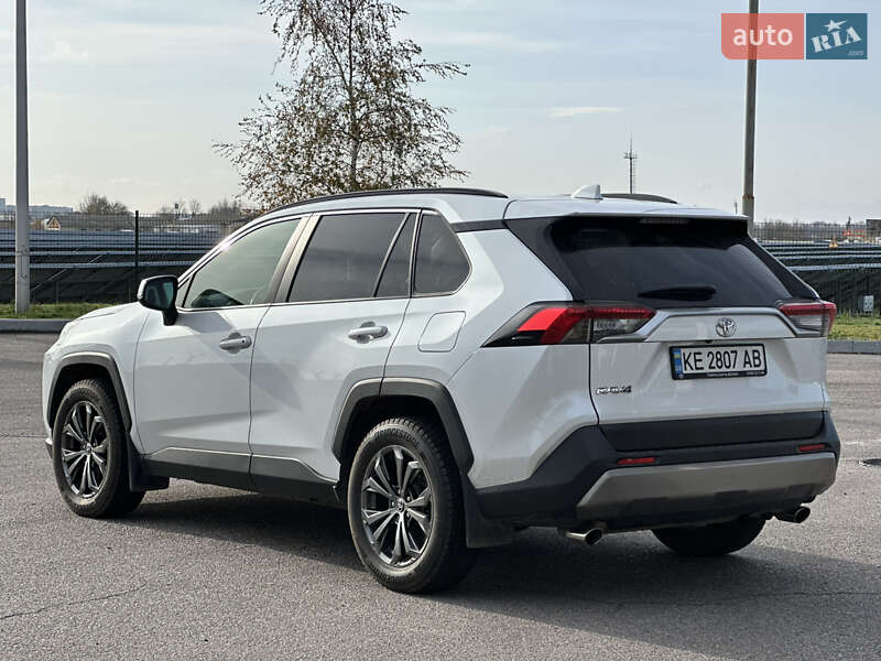 Внедорожник / Кроссовер Toyota RAV4 2023 в Днепре