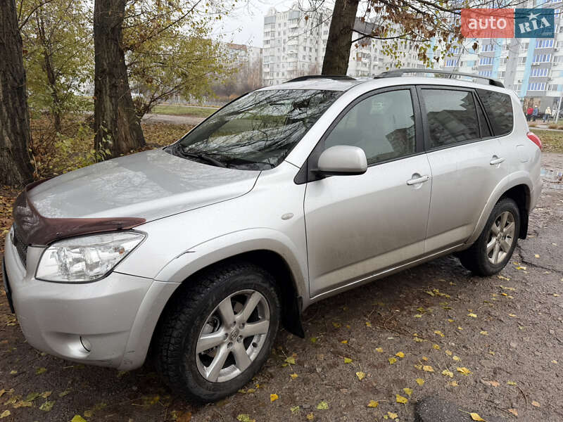 Внедорожник / Кроссовер Toyota RAV4 2007 в Черкассах
