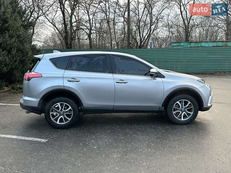 Внедорожник / Кроссовер Toyota RAV4 2018 в Харькове