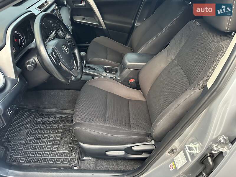 Внедорожник / Кроссовер Toyota RAV4 2018 в Харькове