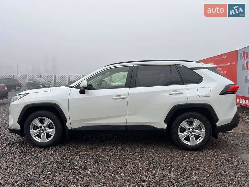 Внедорожник / Кроссовер Toyota RAV4 2019 в Черкассах