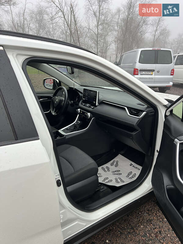 Внедорожник / Кроссовер Toyota RAV4 2019 в Черкассах