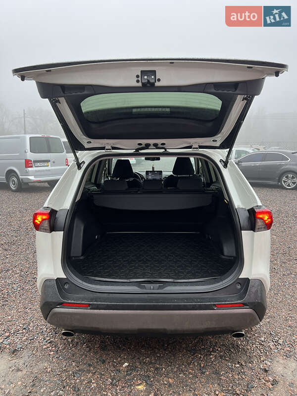 Внедорожник / Кроссовер Toyota RAV4 2019 в Черкассах