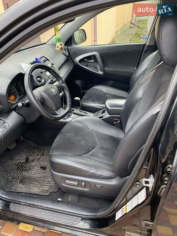 Внедорожник / Кроссовер Toyota RAV4 2010 в Миргороде