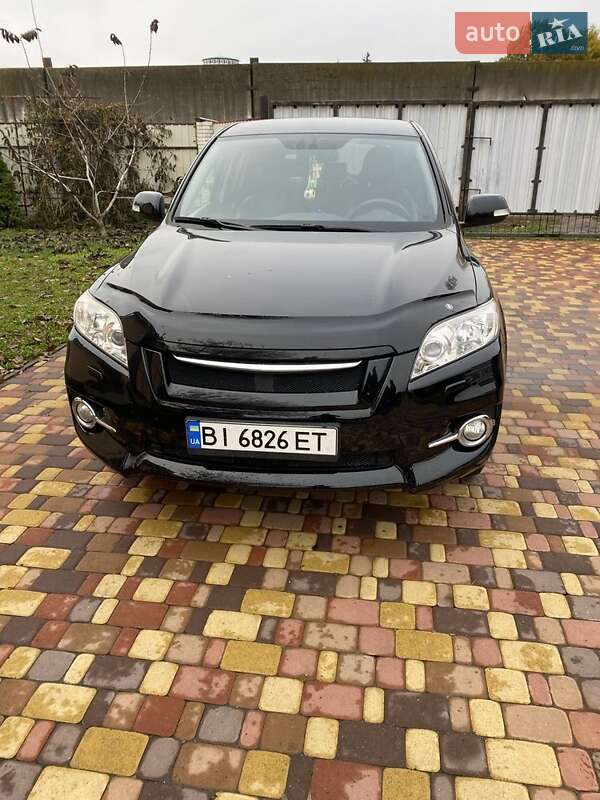Внедорожник / Кроссовер Toyota RAV4 2010 в Миргороде
