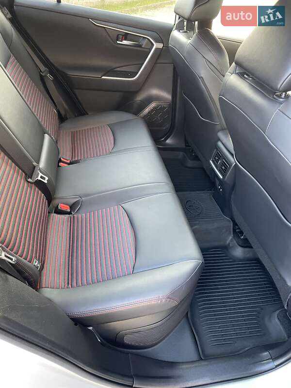 Внедорожник / Кроссовер Toyota RAV4 2021 в Одессе