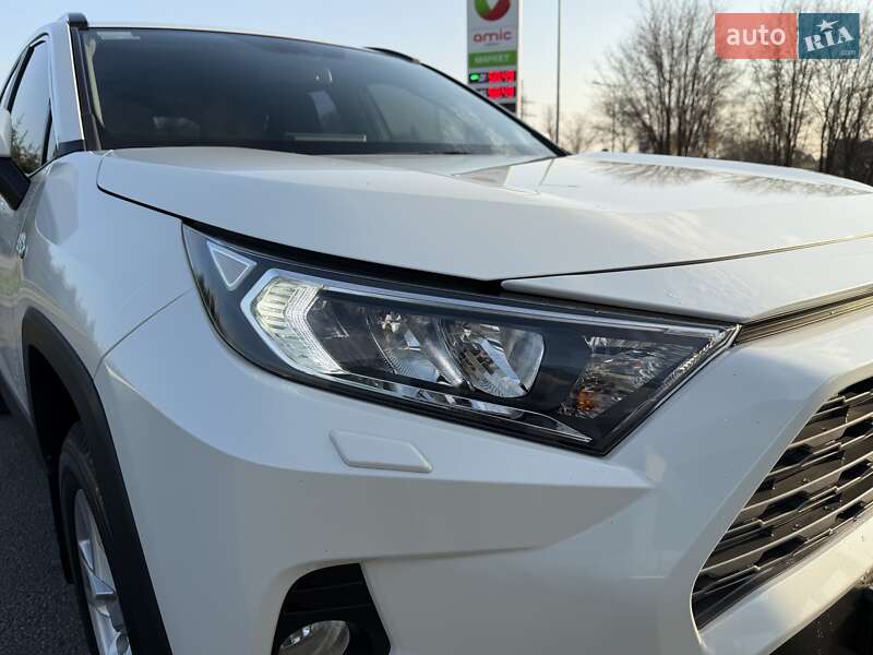 Внедорожник / Кроссовер Toyota RAV4 2019 в Днепре