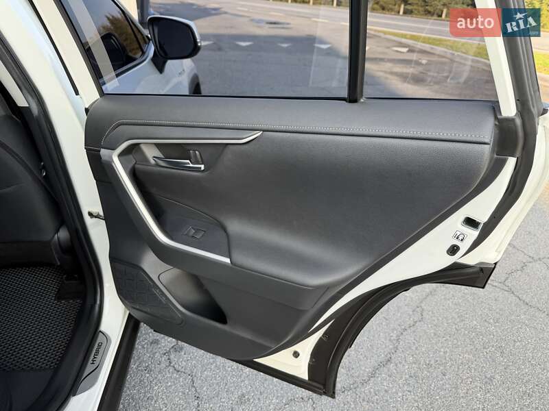 Внедорожник / Кроссовер Toyota RAV4 2019 в Днепре