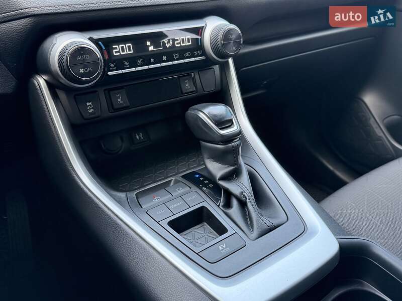 Внедорожник / Кроссовер Toyota RAV4 2019 в Днепре