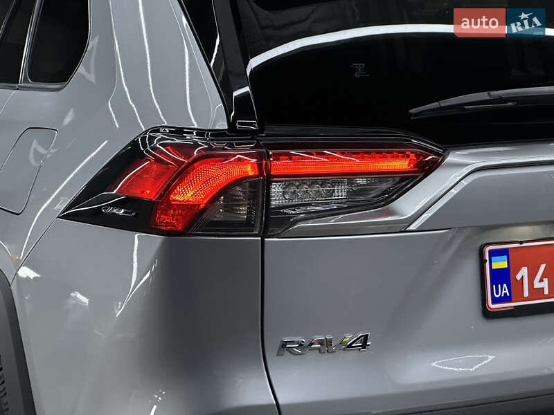 Внедорожник / Кроссовер Toyota RAV4 2022 в Ужгороде