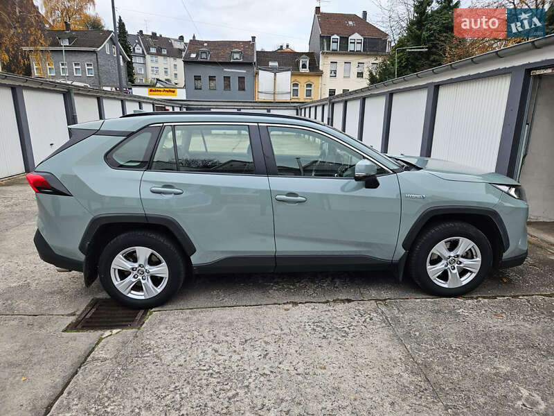 Внедорожник / Кроссовер Toyota RAV4 2020 в Ужгороде