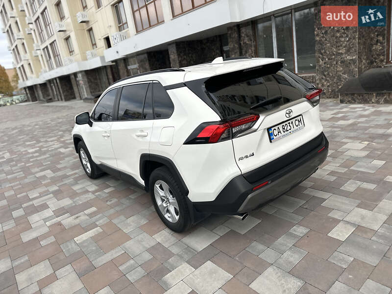 Внедорожник / Кроссовер Toyota RAV4 2019 в Черкассах