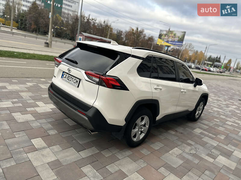 Внедорожник / Кроссовер Toyota RAV4 2019 в Черкассах
