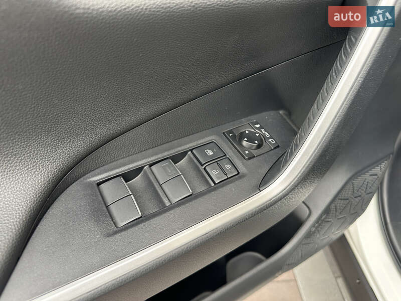 Внедорожник / Кроссовер Toyota RAV4 2019 в Черкассах