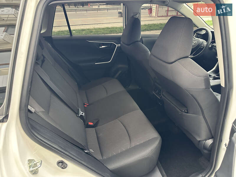 Внедорожник / Кроссовер Toyota RAV4 2019 в Черкассах