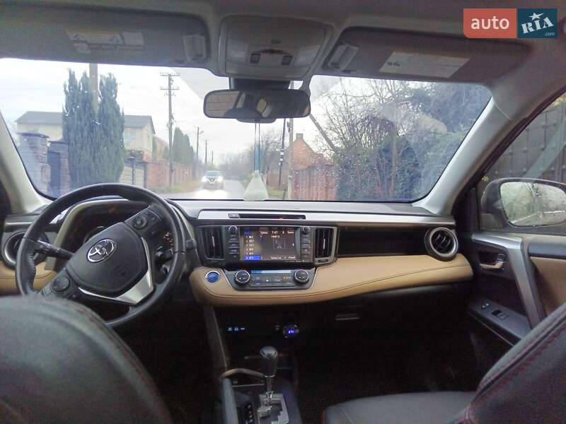 Внедорожник / Кроссовер Toyota RAV4 2016 в Ровно