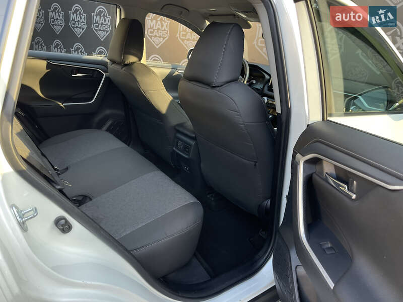 Внедорожник / Кроссовер Toyota RAV4 2019 в Киеве