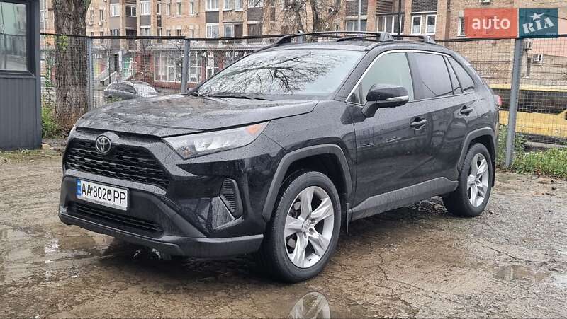 Внедорожник / Кроссовер Toyota RAV4 2018 в Киеве