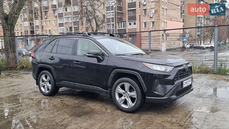 Внедорожник / Кроссовер Toyota RAV4 2018 в Киеве