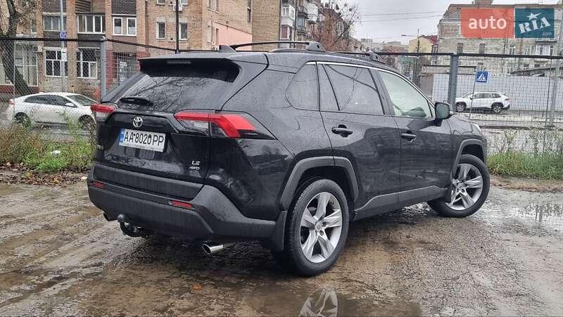 Внедорожник / Кроссовер Toyota RAV4 2018 в Киеве