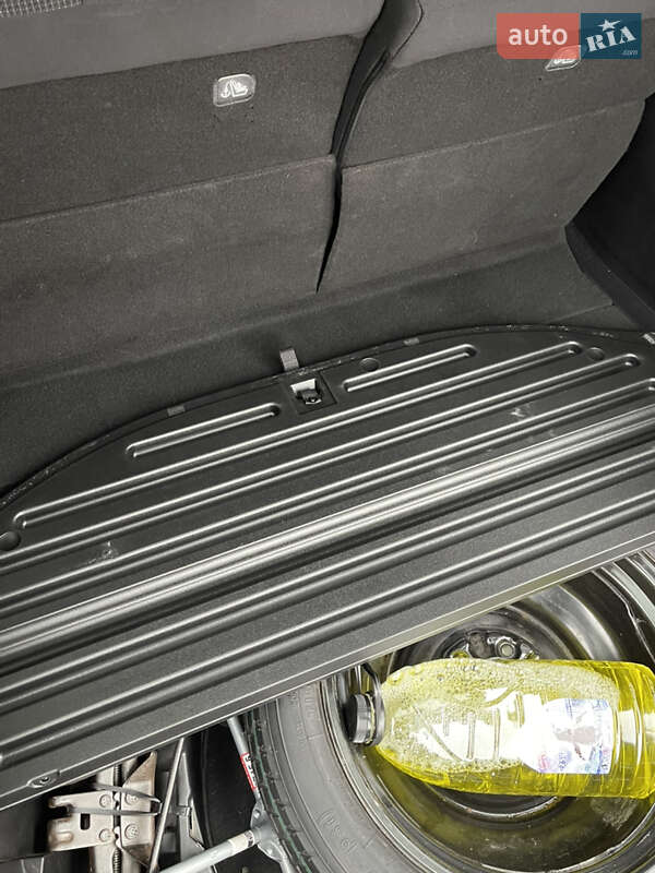 Внедорожник / Кроссовер Toyota RAV4 2018 в Киеве фото 26 Внедорожник / Кроссовер Toyota RAV4 2018 в Киеве