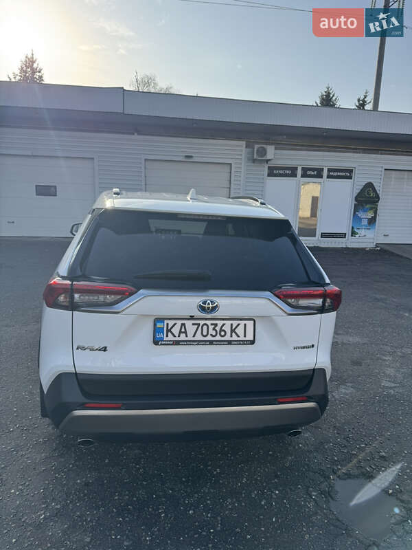 Позашляховик / Кросовер Toyota RAV4 2023 в Харкові