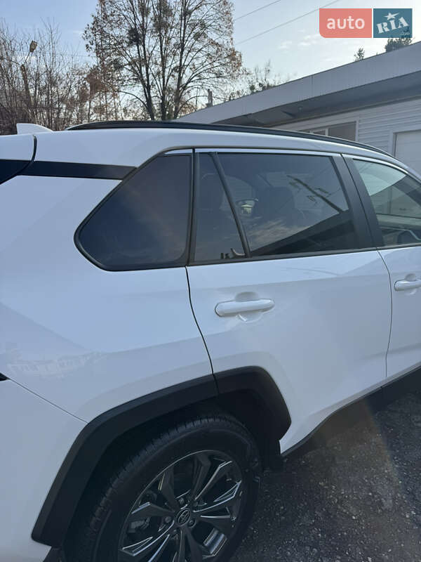 Позашляховик / Кросовер Toyota RAV4 2023 в Харкові