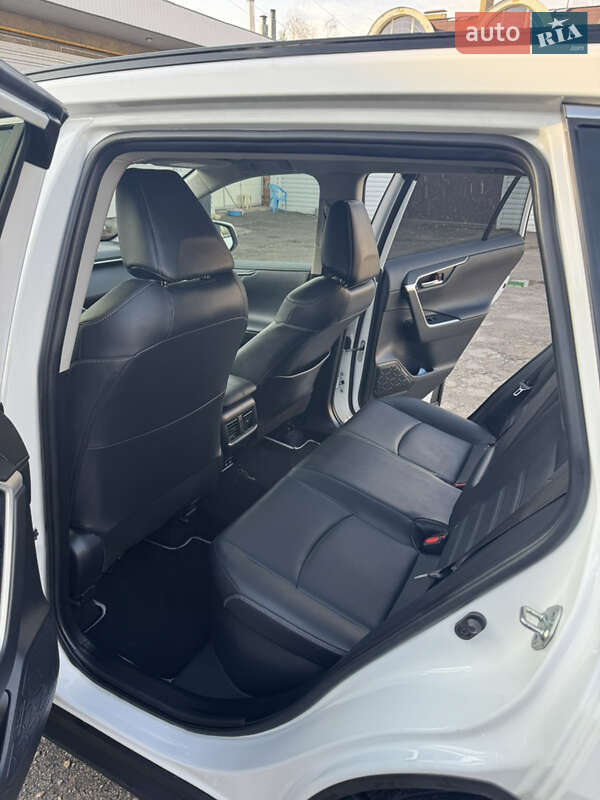Позашляховик / Кросовер Toyota RAV4 2023 в Харкові