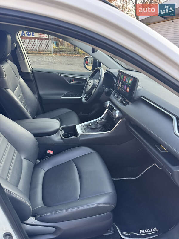 Позашляховик / Кросовер Toyota RAV4 2023 в Харкові