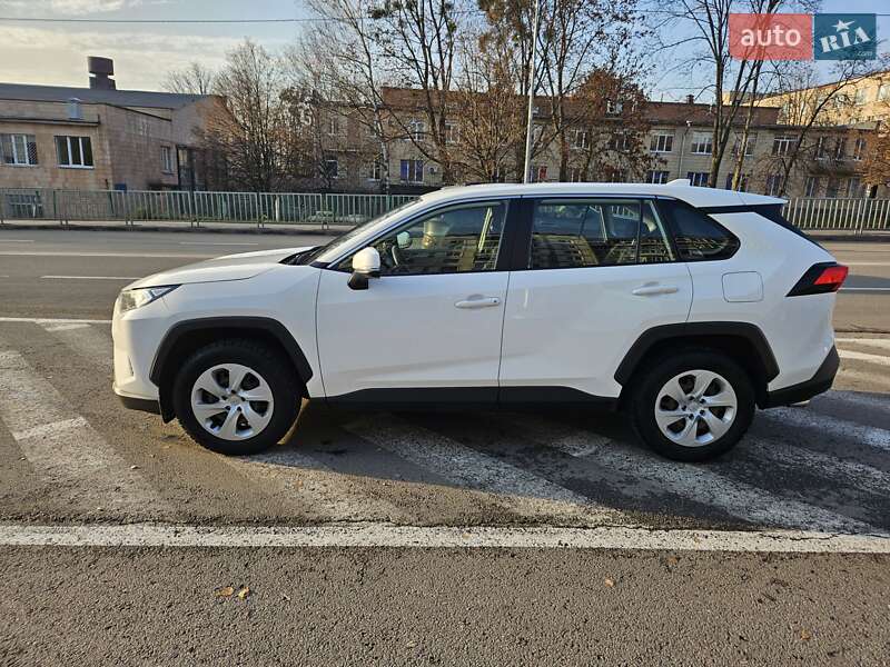 Внедорожник / Кроссовер Toyota RAV4 2021 в Полтаве