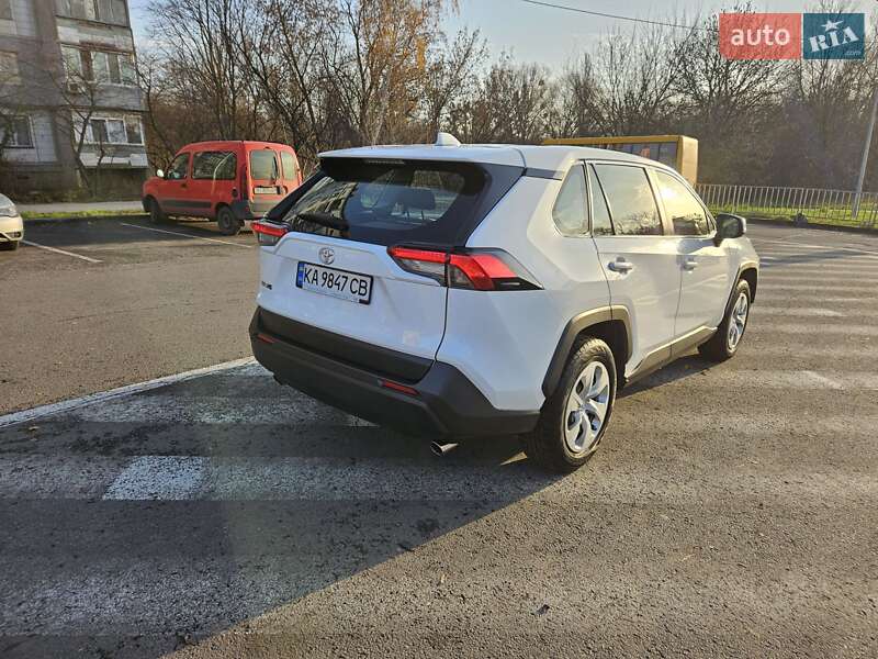 Внедорожник / Кроссовер Toyota RAV4 2021 в Полтаве