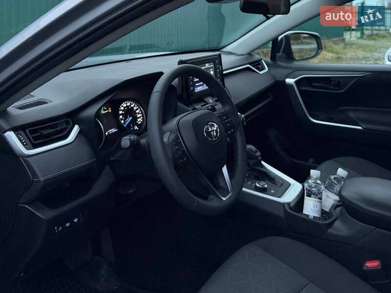 Внедорожник / Кроссовер Toyota RAV4 2022 в Ужгороде