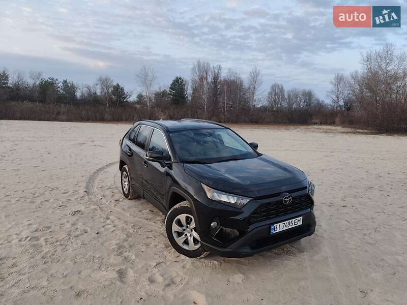 Внедорожник / Кроссовер Toyota RAV4 2019 в Кременчуге