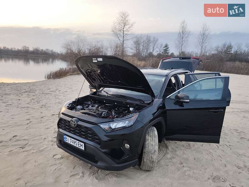 Внедорожник / Кроссовер Toyota RAV4 2019 в Кременчуге