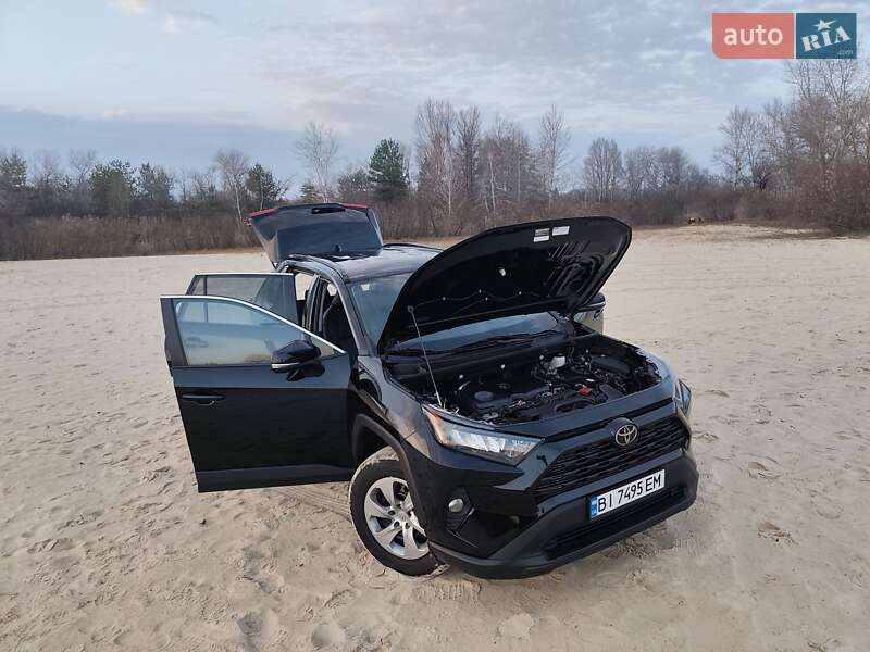 Внедорожник / Кроссовер Toyota RAV4 2019 в Кременчуге