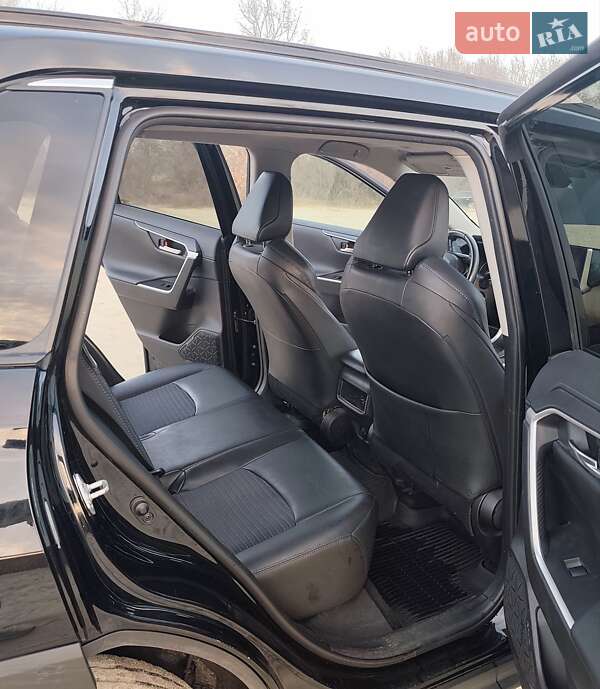 Внедорожник / Кроссовер Toyota RAV4 2019 в Кременчуге