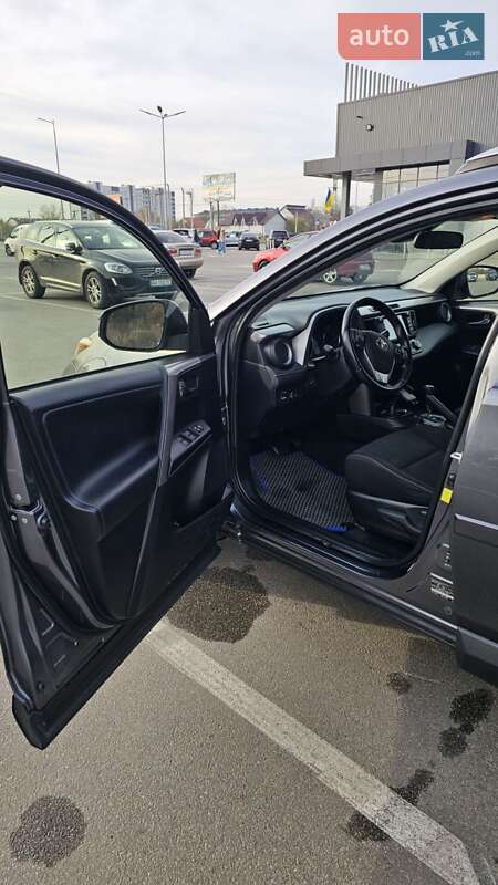 Внедорожник / Кроссовер Toyota RAV4 2018 в Ирпене