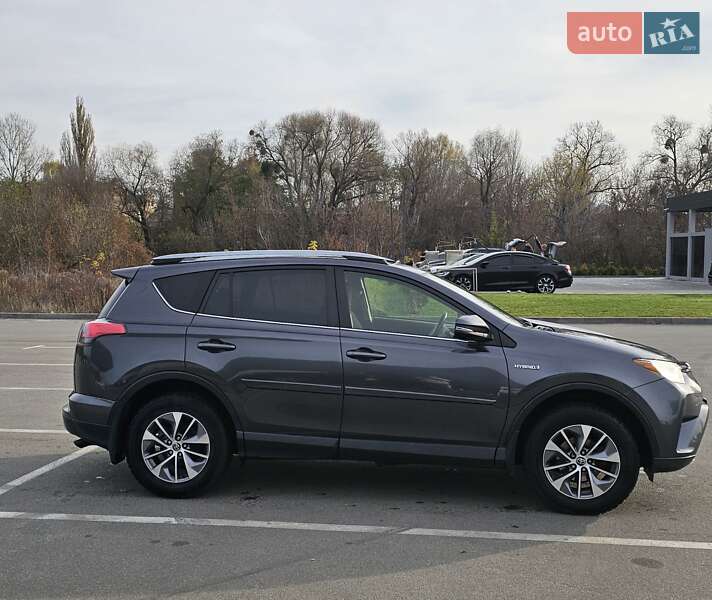 Внедорожник / Кроссовер Toyota RAV4 2018 в Ирпене