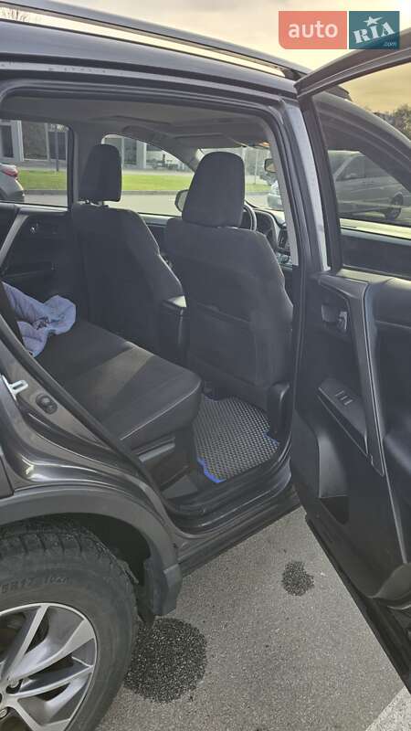 Внедорожник / Кроссовер Toyota RAV4 2018 в Ирпене