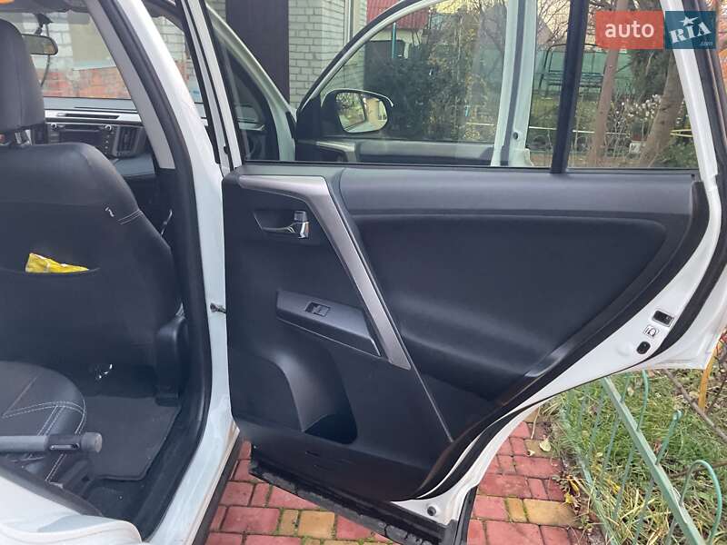 Позашляховик / Кросовер Toyota RAV4 2017 в Харкові