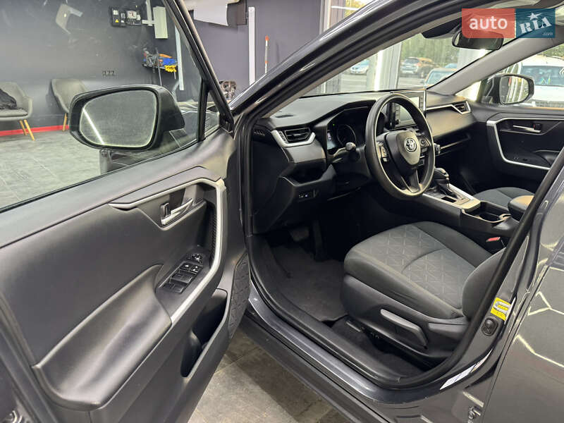 Внедорожник / Кроссовер Toyota RAV4 2019 в Киеве
