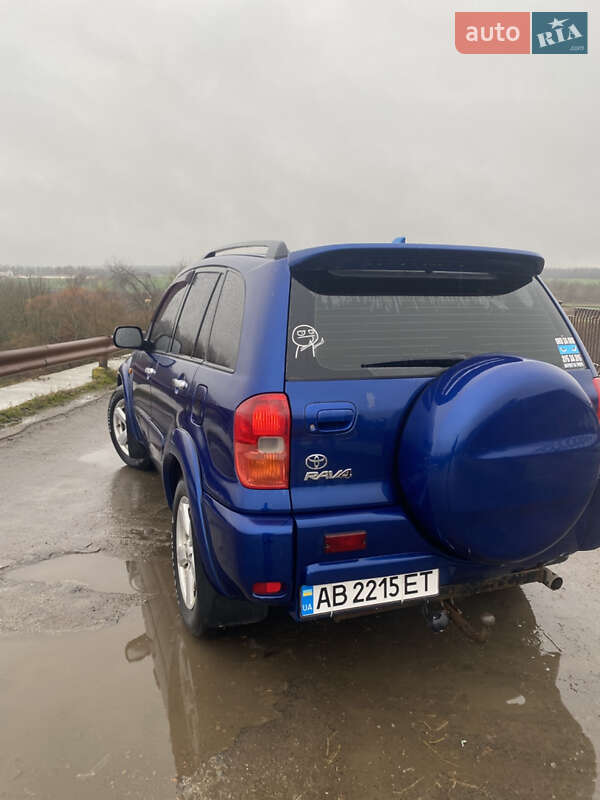 Позашляховик / Кросовер Toyota RAV4 2000 в Ладижині