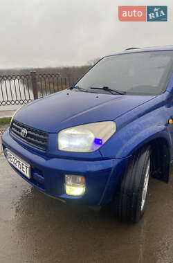 Внедорожник / Кроссовер Toyota RAV4 2000 в Ладыжине