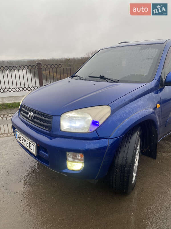 Позашляховик / Кросовер Toyota RAV4 2000 в Ладижині