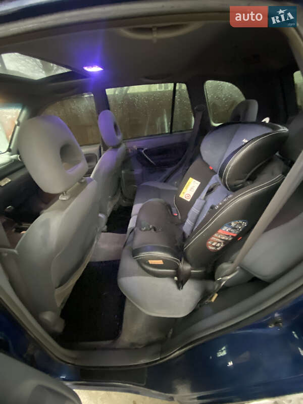 Позашляховик / Кросовер Toyota RAV4 2000 в Ладижині