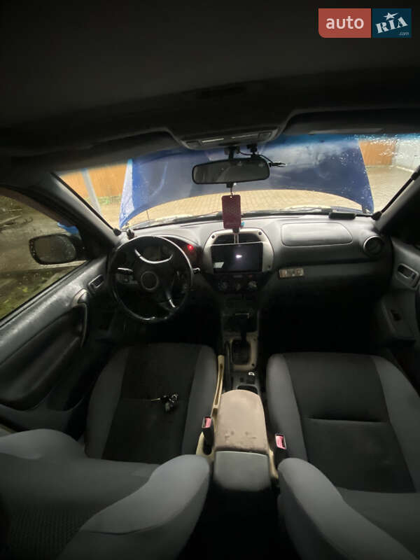 Позашляховик / Кросовер Toyota RAV4 2000 в Ладижині