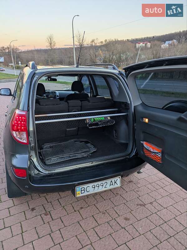 Внедорожник / Кроссовер Toyota RAV4 2006 в Трускавце