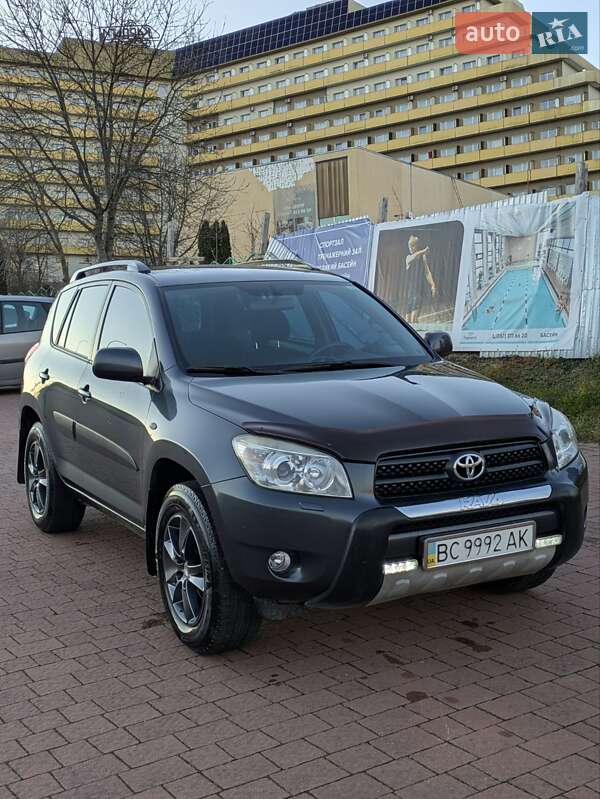 Внедорожник / Кроссовер Toyota RAV4 2006 в Трускавце